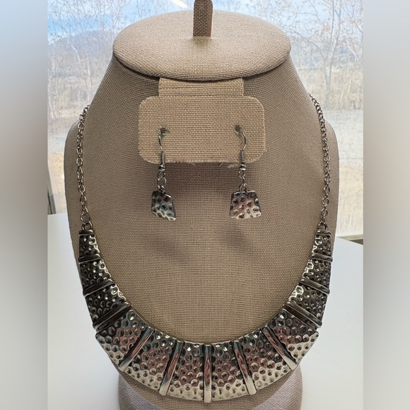 Jewelry - Silver Textured Necklace and Earring Set #304